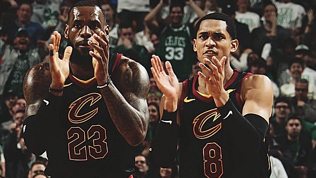 Lebron James y los nuevos Cavaliers vencieron a Boston Celtics y frustraron el día de Pierce Lebron James y los nuevos Cavaliers vencieron a Boston Celtics y frustraron el día de Pierce