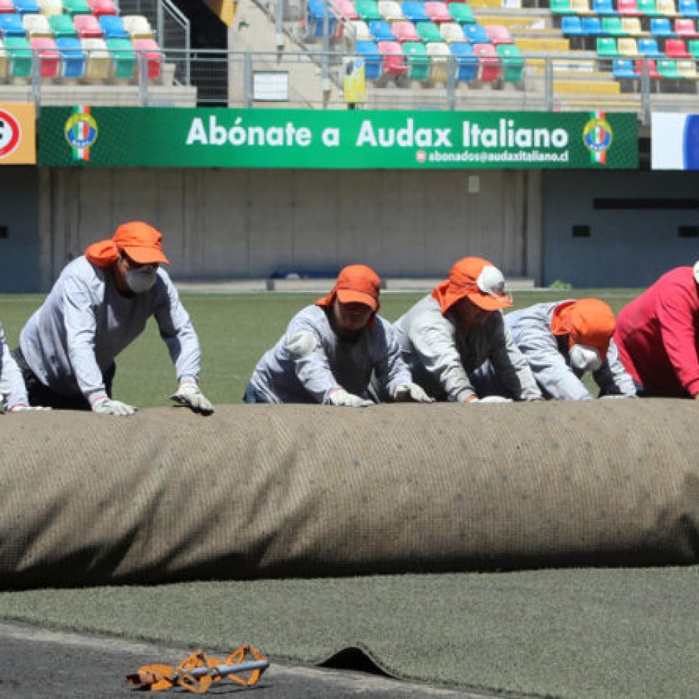 Comenzaron los trabajos para cambiar la carpeta sintética del Estadio Bicentenario de La Florida Comenzaron los trabajos para cambiar la carpeta sintética del Estadio Bicentenario de La Florida