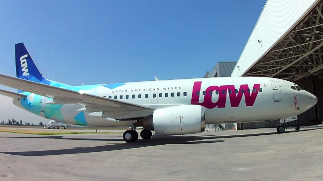 Sernac presentó demanda colectiva contra aerolínea Law por problemas en vuelos Sernac presentó demanda colectiva contra aerolínea Law por problemas en vuelos