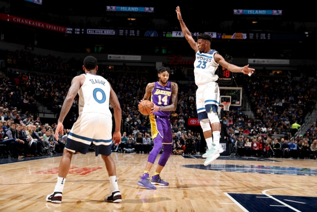 Los Timberwolves honraron a ex técnico fallecido con triunfo ante Lakers Los Timberwolves honraron a ex técnico fallecido con triunfo ante Lakers