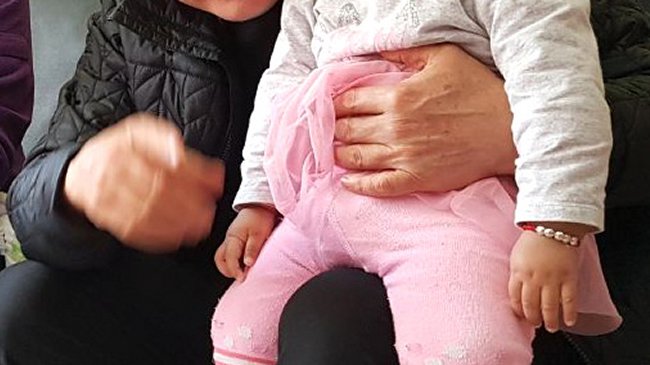 Hombre es acusado de abusar de una niña de dos años y de golpear a la madre