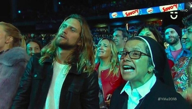 La monja que se robó la película en la presentación de Miguel Bosé La monja que se robó la película en la presentación de Miguel Bosé