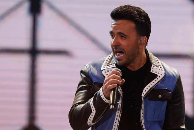 Aplausos sacó interpretación de Luis Fonsi de Aplausos sacó interpretación de Luis Fonsi de