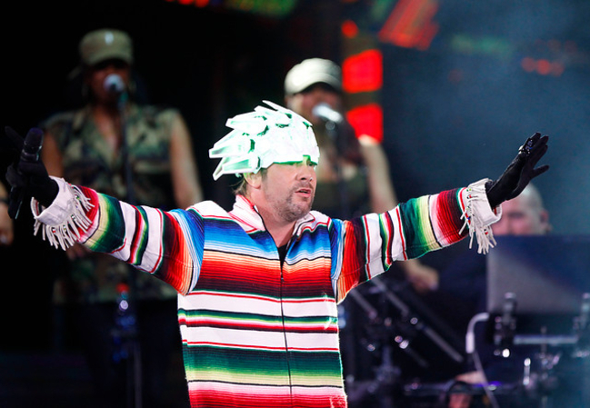 Critican a Alex Hernández por transmisión en el show de Jamiroquai Critican a Alex Hernández por transmisión en el show de Jamiroquai