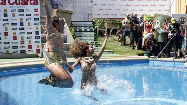 Betsy Camino y Matías Vega realizaron piscinazo al estilo Betsy Camino y Matías Vega realizaron piscinazo al estilo