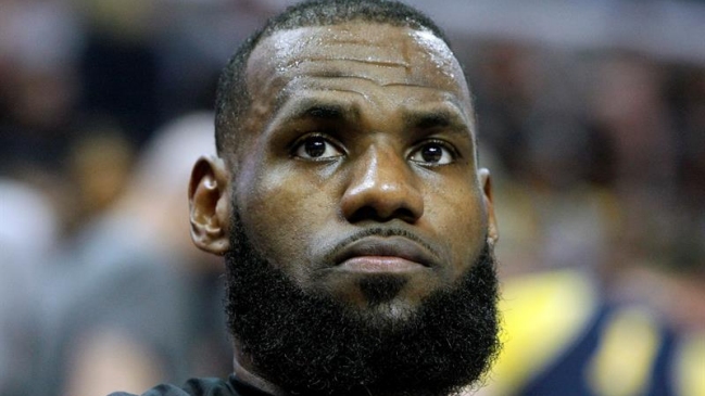 Con túnel incluido: La genial jugada que inventó LeBron James ante Philadelphia 76ers Con túnel incluido: La genial jugada que inventó LeBron James ante Philadelphia 76ers