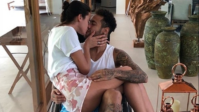 Neymar se refugió con su novia en la previa de su operación Neymar se refugió con su novia en la previa de su operación