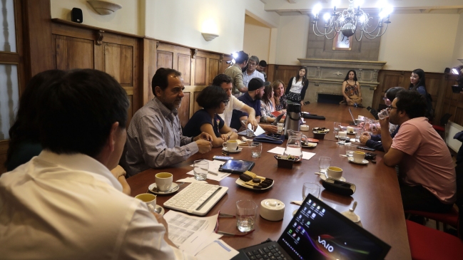 Negociaciones entre la Nueva Mayoría, la DC y el Frente Amplio entran en semana clave Negociaciones entre la Nueva Mayoría, la DC y el Frente Amplio entran en semana clave