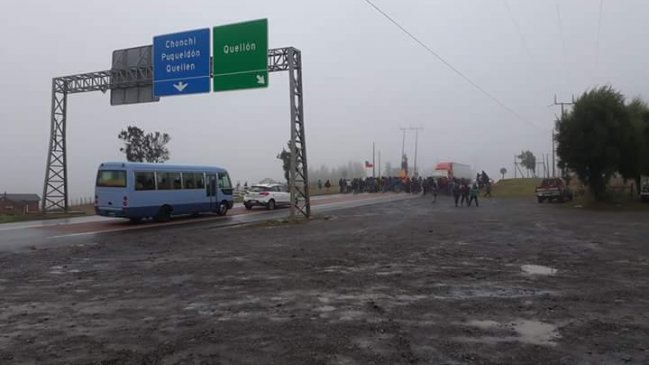 Pescadores de Cucao protestaron por exclusión en entrega del bono de marea roja