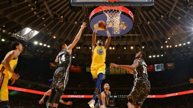 Kevin Durant fue el líder de Warriors en victoria sobre los Spurs en la NBA Kevin Durant fue el líder de Warriors en victoria sobre los Spurs en la NBA