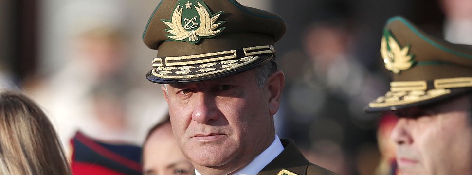 Renunció el general director de Carabineros, Bruno Villalobos