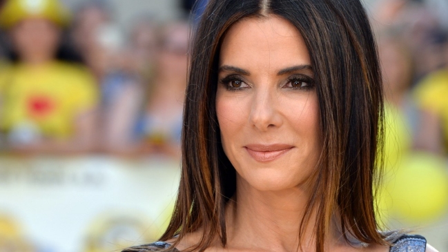 El curioso tratamiento facial de Sandra Bullock con células de recién nacidos