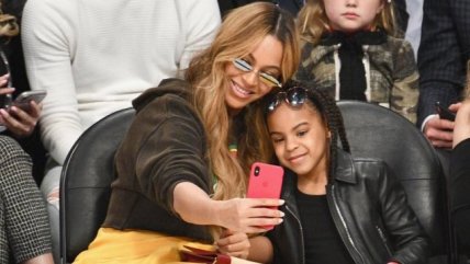 Hija de Beyoncé se robó la película en subasta de arte