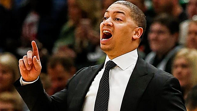 Tyronn Lue se apartó de forma temporal de los Cavs por problemas de salud Tyronn Lue se apartó de forma temporal de los Cavs por problemas de salud
