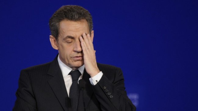 Ex presidente Sarkozy declara bajo arresto por posible financiación ilegal de campaña en 2007 Ex presidente Sarkozy declara bajo arresto por posible financiación ilegal de campaña en 2007