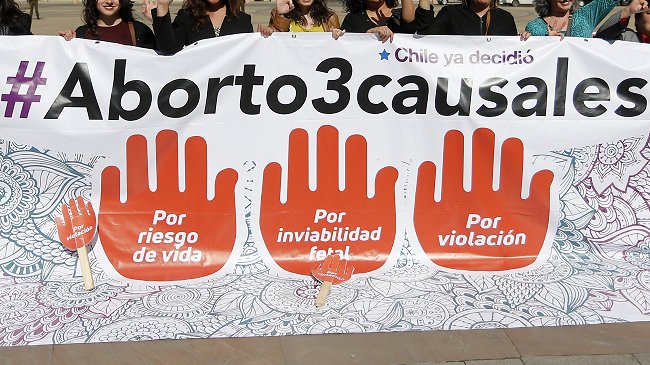 Minsal: Las instituciones pueden ser objetoras del aborto y mantener contratos con el Estado