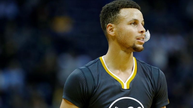 Stephen Curry regresó y volvió a lesionarse en nuevo triunfo de Golden State Warriors Stephen Curry regresó y volvió a lesionarse en nuevo triunfo de Golden State Warriors