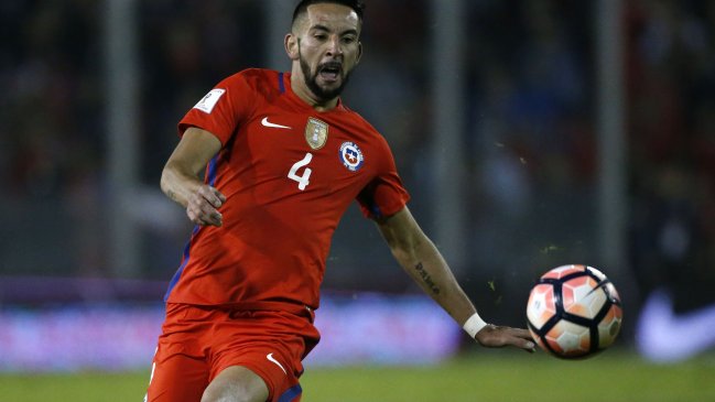 Mauricio Isla fue homenajeado por cumplir 100 partidos con la Roja Mauricio Isla fue homenajeado por cumplir 100 partidos con la Roja