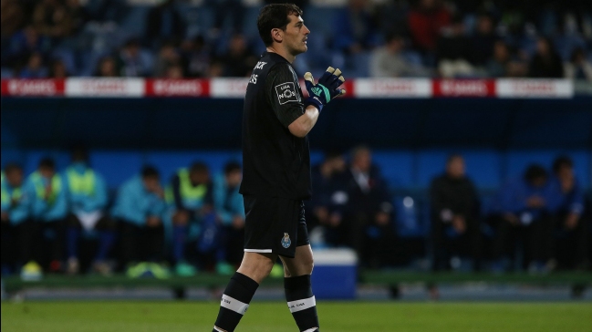 Las felicitaciones de Claudio Bravo a Iker Casillas Las felicitaciones de Claudio Bravo a Iker Casillas