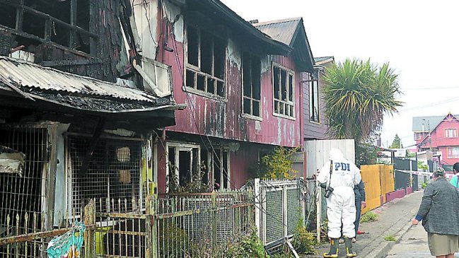 Familias afectadas por incendio en Dalcahue recibirán subsidios para reconstruir sus viviendas