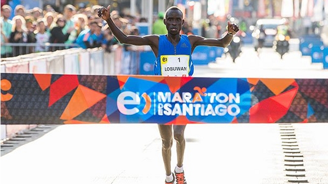 El keniata Luka Lobuwan ganó el Maratón de Santiago 2018 y se coronó bicampeón El keniata Luka Lobuwan ganó el Maratón de Santiago 2018 y se coronó bicampeón