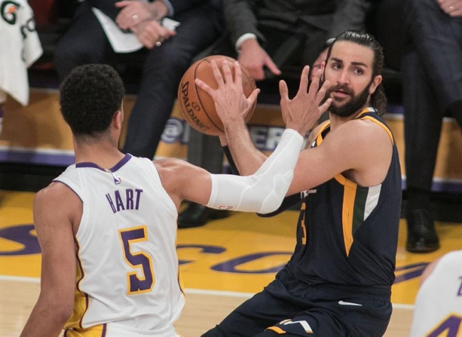 Utah Jazz venció a Lakers y aseguró su presencia en los play-offs de la NBA Utah Jazz venció a Lakers y aseguró su presencia en los play-offs de la NBA