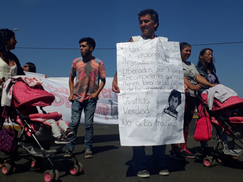Iquiqiue: Baja asistencia marcó la marcha contra sentencia por desaparición de José Vergara Iquiqiue: Baja asistencia marcó la marcha contra sentencia por desaparición de José Vergara