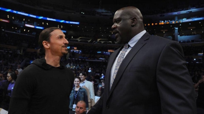 Encuentro de gigantes: Zlatan compartió con Shaquille en partido de los Lakers Encuentro de gigantes: Zlatan compartió con Shaquille en partido de los Lakers