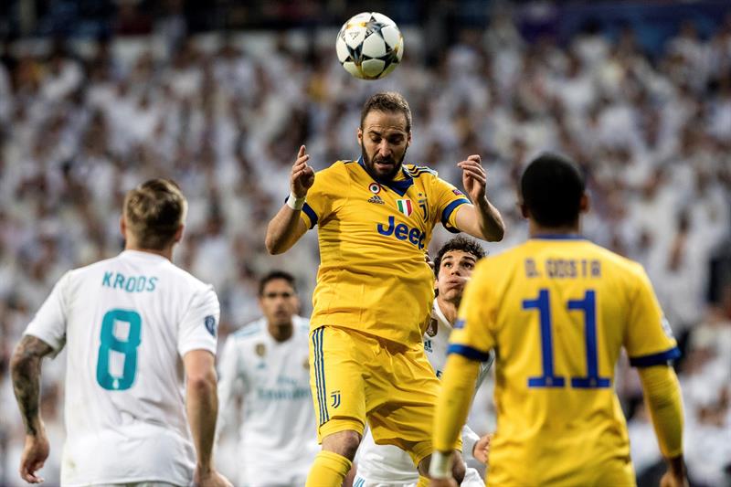 Juventus vencía 3-0 a Real Madrid hasta los últimos minutos de la revancha por cuartos de la Liga de Campeones, pero un penal transformado en gol por Cristiano Ronaldo le dio el paso a la ronda de los cuatro mejores a los Juventus vencía 3-0 a Real Madrid hasta los últimos minutos de la revancha por cuartos de la Liga de Campeones, pero un penal transformado en gol por Cristiano Ronaldo le dio el paso a la ronda de los cuatro mejores a los