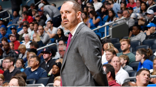 Orlando Magic desvinculó a su director técnico tras malos resultados en la NBA Orlando Magic desvinculó a su director técnico tras malos resultados en la NBA