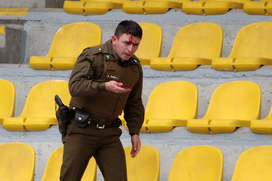 El partido entre Coquimbo Unido y Santiago Wanderers sufrió un retraso de más de 10 minutos producto de algunos disturbios en tribunas del El partido entre Coquimbo Unido y Santiago Wanderers sufrió un retraso de más de 10 minutos producto de algunos disturbios en tribunas del