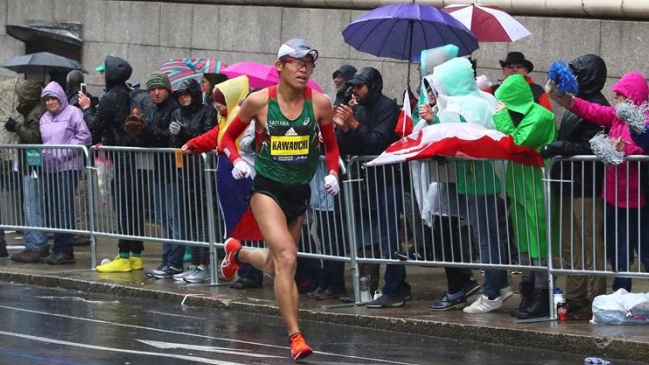 El japonés Kawauchi y la estadounidense Linden son los nuevos campeones del Maratón de Boston El japonés Kawauchi y la estadounidense Linden son los nuevos campeones del Maratón de Boston