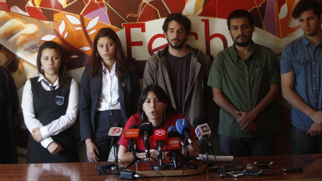 Confech exige disculpas públicas de ministro Varela por alusión a sexualidad de sus hijos