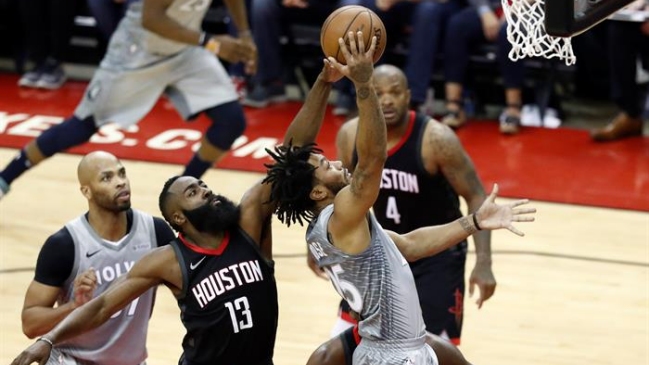 Minnesota venció a Houston Rockets y acortó su desventaja en los play-offs de la NBA Minnesota venció a Houston Rockets y acortó su desventaja en los play-offs de la NBA