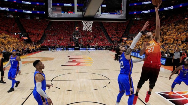 Utah Jazz derribó a Oklahoma City Thunder y se puso arriba en la serie de play-offs de la NBA Utah Jazz derribó a Oklahoma City Thunder y se puso arriba en la serie de play-offs de la NBA