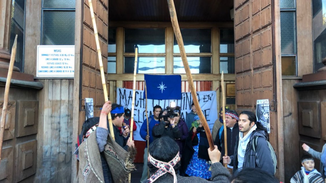 Comunidades indígenas se toman catedral de Puerto Montt en apoyo a Celestino Córdova Comunidades indígenas se toman catedral de Puerto Montt en apoyo a Celestino Córdova