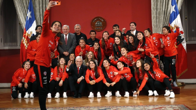 El homenaje a la selección chilena femenina en La Moneda El homenaje a la selección chilena femenina en La Moneda