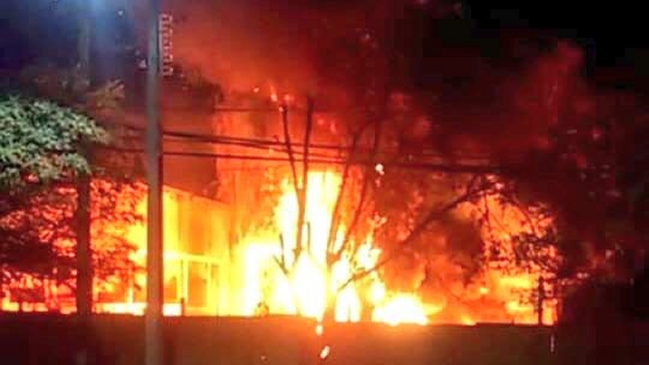 Violento incendio afectó dependencias de la construcción del nuevo estadio de La Calera Violento incendio afectó dependencias de la construcción del nuevo estadio de La Calera