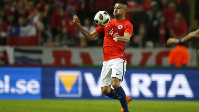 Universidad de Chile se ilusiona con fichar a Mauricio Isla Universidad de Chile se ilusiona con fichar a Mauricio Isla