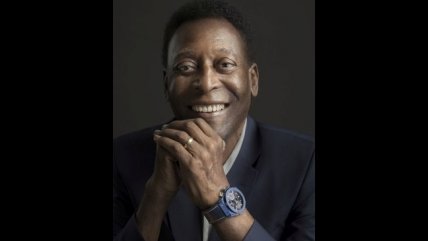  Pelé presentó el reloj de la Champions League  