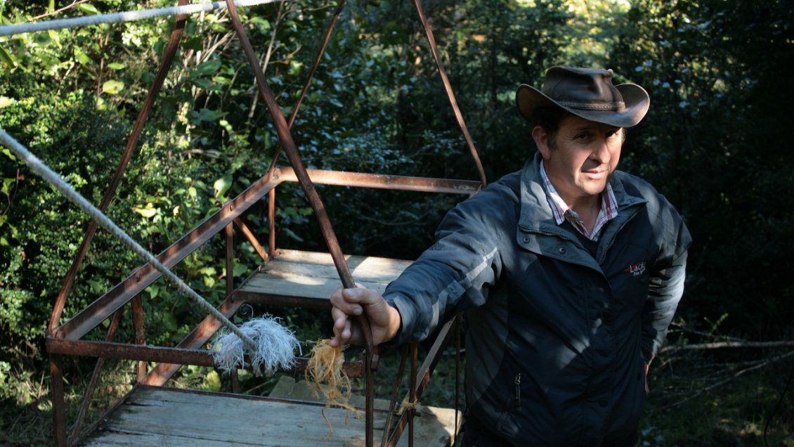 El anhelo de los habitantes del paso fronterizo El León: una pasarela para cruzar el río