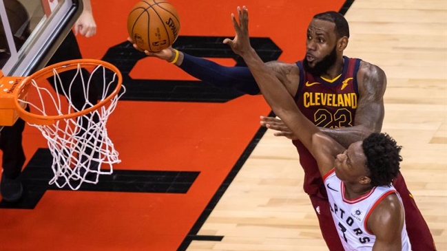 Cleveland Cavaliers ganó primer partido ante Toronto Raptors con un enorme LeBron James Cleveland Cavaliers ganó primer partido ante Toronto Raptors con un enorme LeBron James