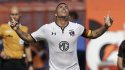 Esteban Paredes de penal aumentó la ventaja de Colo Colo sobre Delfín en un gol histórico Esteban Paredes de penal aumentó la ventaja de Colo Colo sobre Delfín en un gol histórico