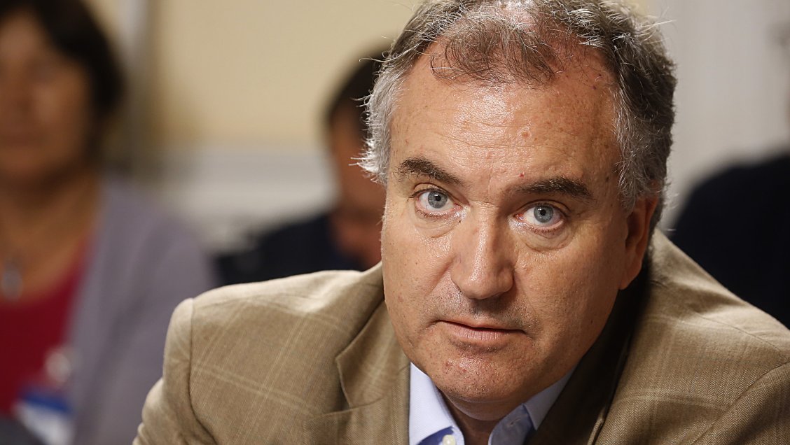 Diputado Andrés Molina debió ser operado tras sufrir infarto Diputado Andrés Molina debió ser operado tras sufrir infarto