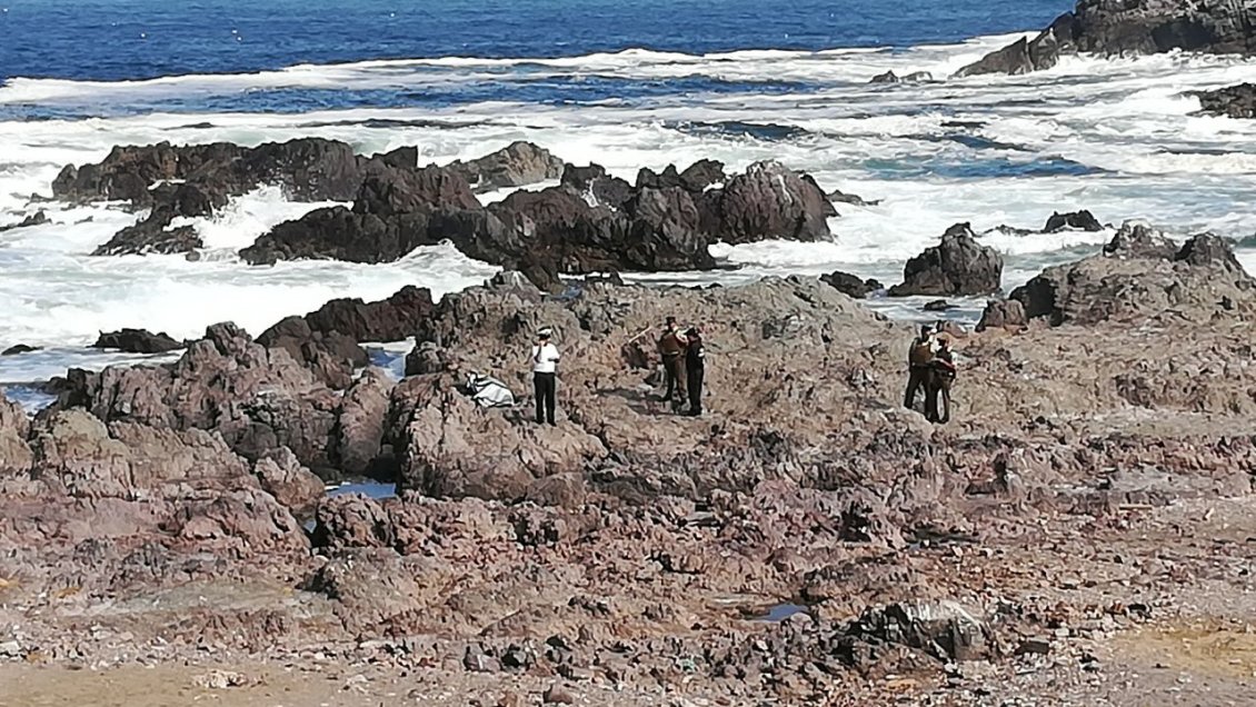 Hallan cuerpo masculino en rocas del borde costero norte de Antofagasta Hallan cuerpo masculino en rocas del borde costero norte de Antofagasta