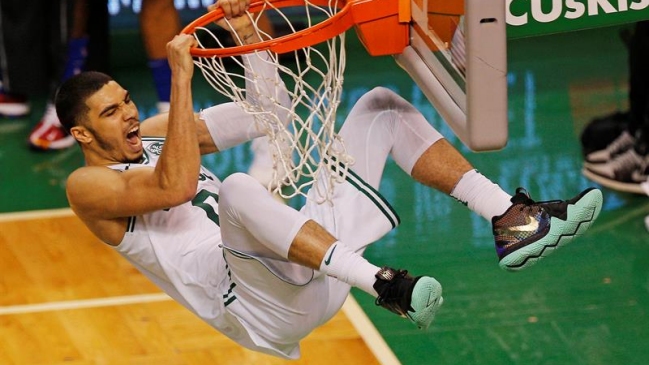 Tatum comandó notable remontada de Boston Celtics ante Philadelphia 76ers Tatum comandó notable remontada de Boston Celtics ante Philadelphia 76ers