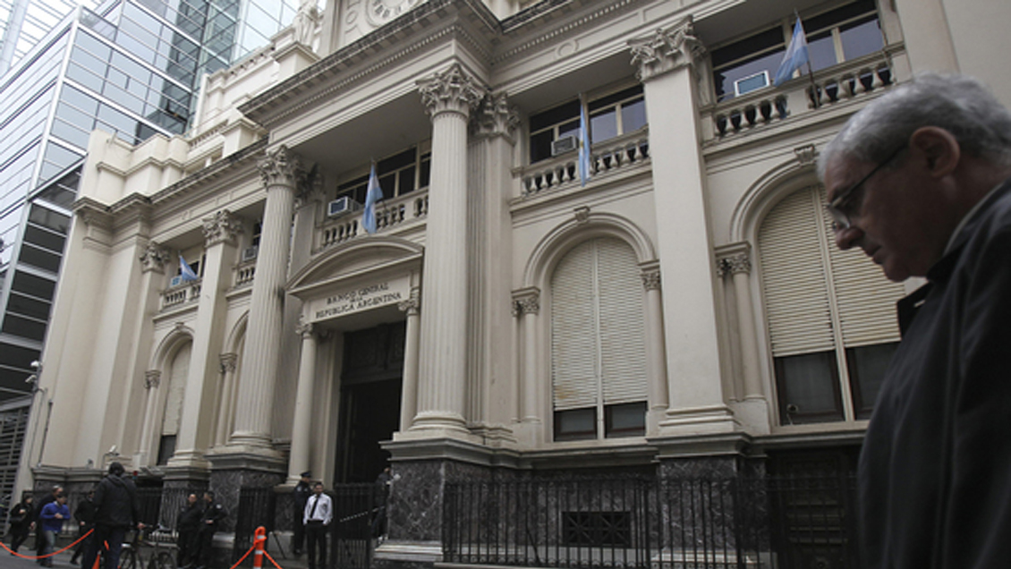 Argentina: Banco Central subió al 40 por ciento la tasa de interés para frenar la devaluación