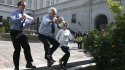Sebastián Piñera se divirtió con una pelota de fútbol en los patios de La Moneda Sebastián Piñera se divirtió con una pelota de fútbol en los patios de La Moneda