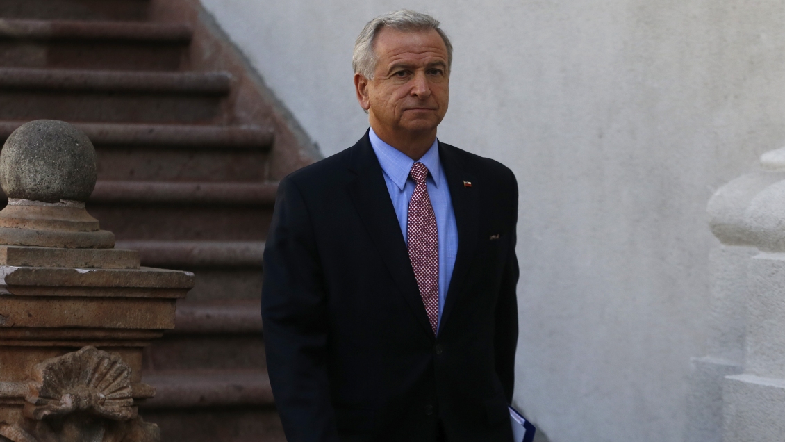 Denuncian que Felipe Larraín usó platas públicas para viaje a reunión de ex alumnos de Harvard