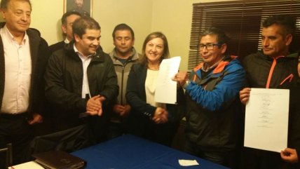 Pescadores de Puerto Aguirre depusieron toma tras cita con la intendenta